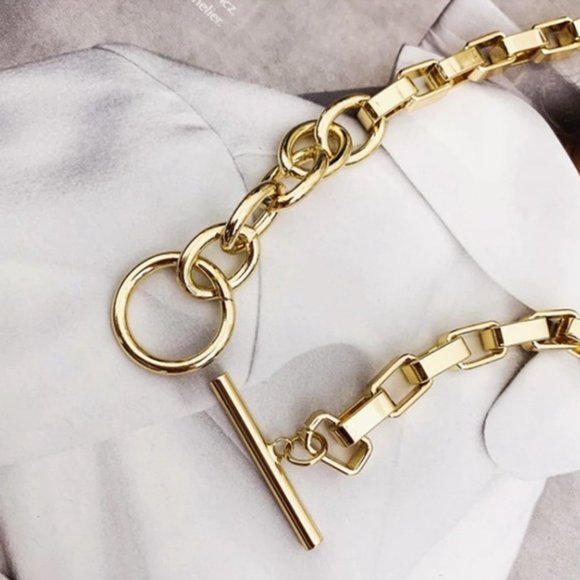 NEW Gold Chunky Link Chain Circle Toggle Necklace - Picture 4 of 5